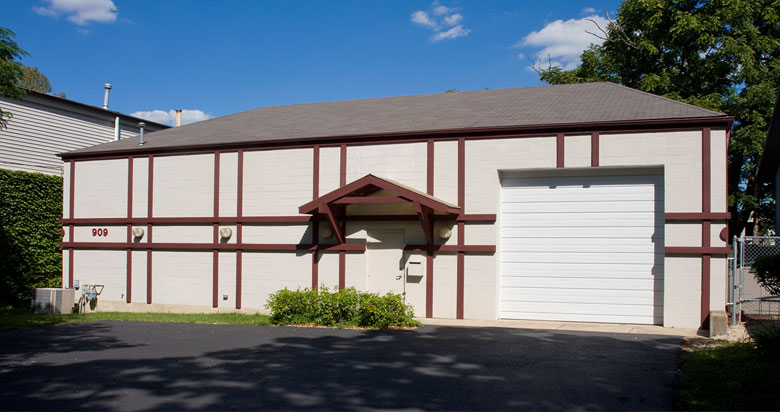 Exterior of Bruce Rohr Photography Studio